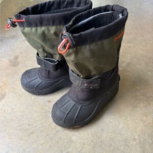 Columbia Black and Green Snow Boots